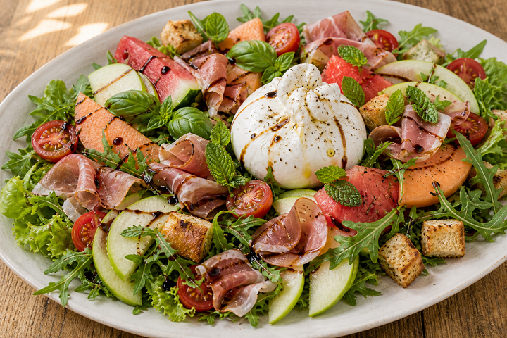 Salade d'été sucrée-salée melon et tomates — recette Gustant