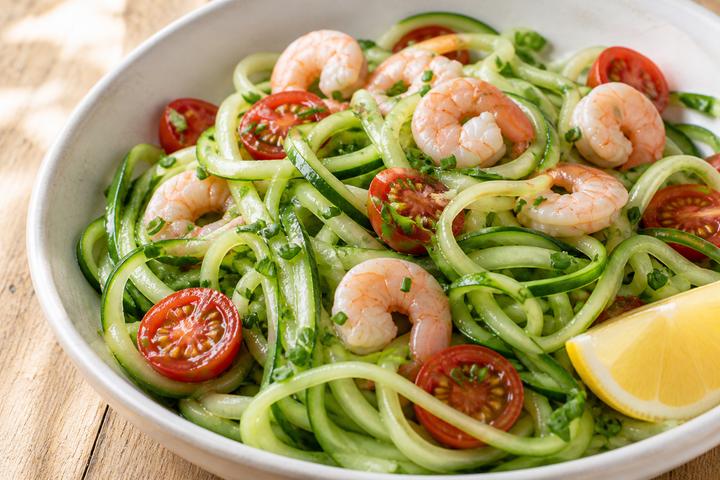 Spaghetti de concombre aux crevettes — recette Gustant